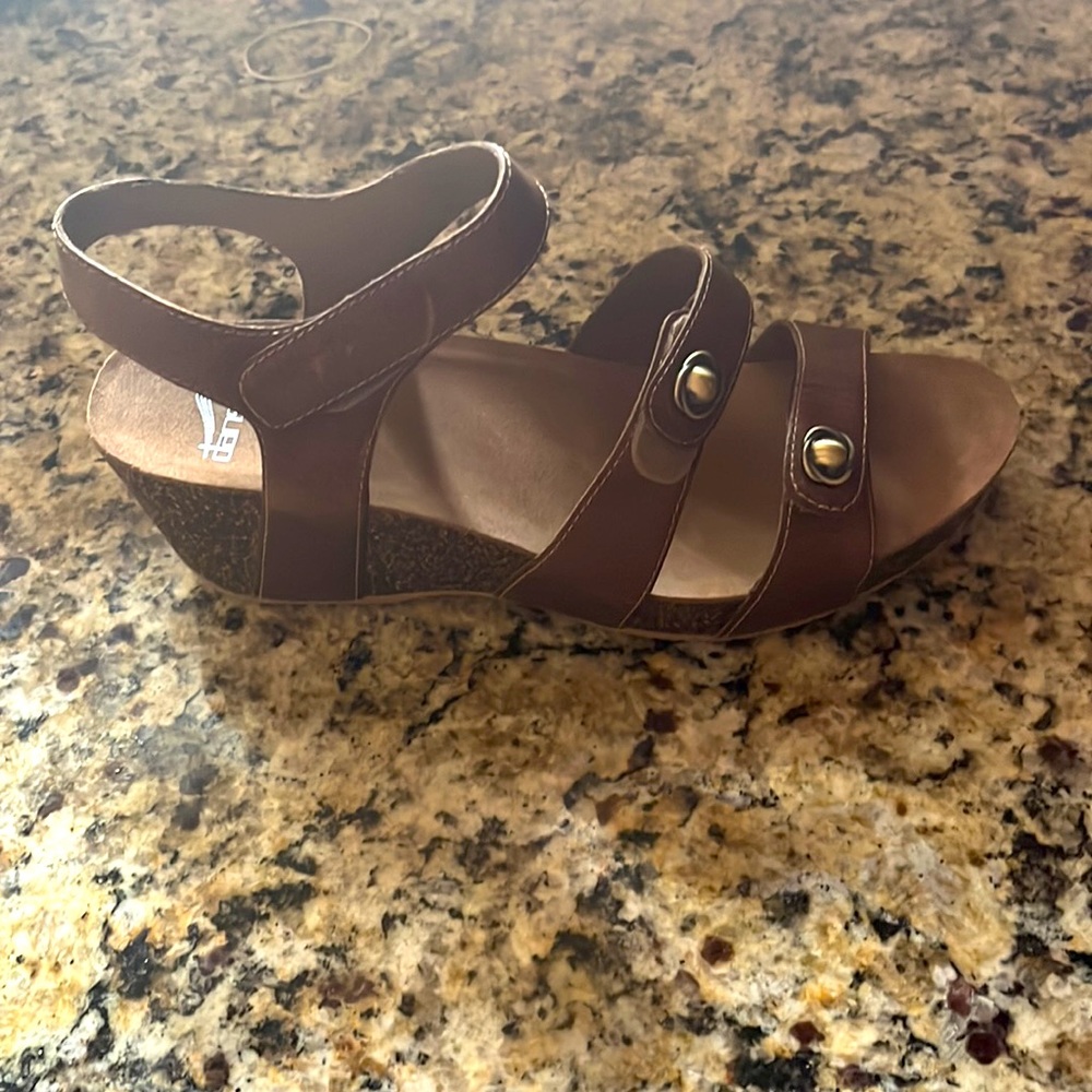 Dansko Tan Sandals - Savannah Waxy Burnished